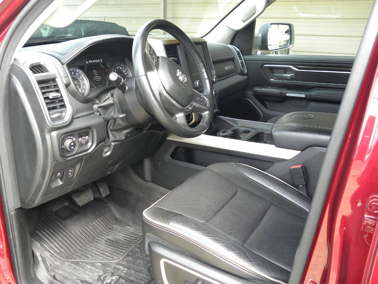 Used 2022 RAM 1500 Laramie AWD/4WD image 18