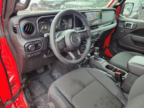 Certified 2025 Jeep Wrangler Unlimited Rubicon 4xe w/ Convenience Group AWD/4WD image 16