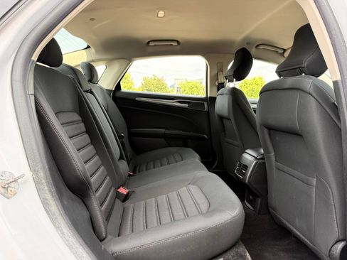 Used 2019 Ford Fusion SE FWD image 15