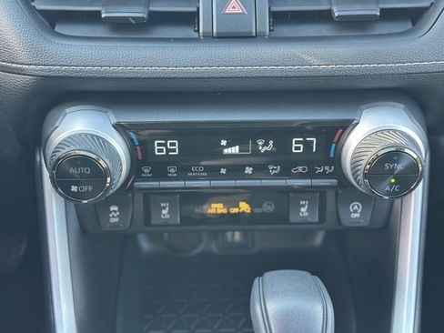 Used 2025 Toyota RAV4 XLE image 37