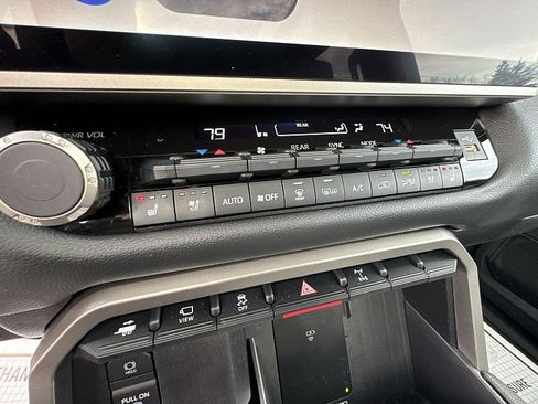 Used 2025 Toyota Sequoia Limited image 30