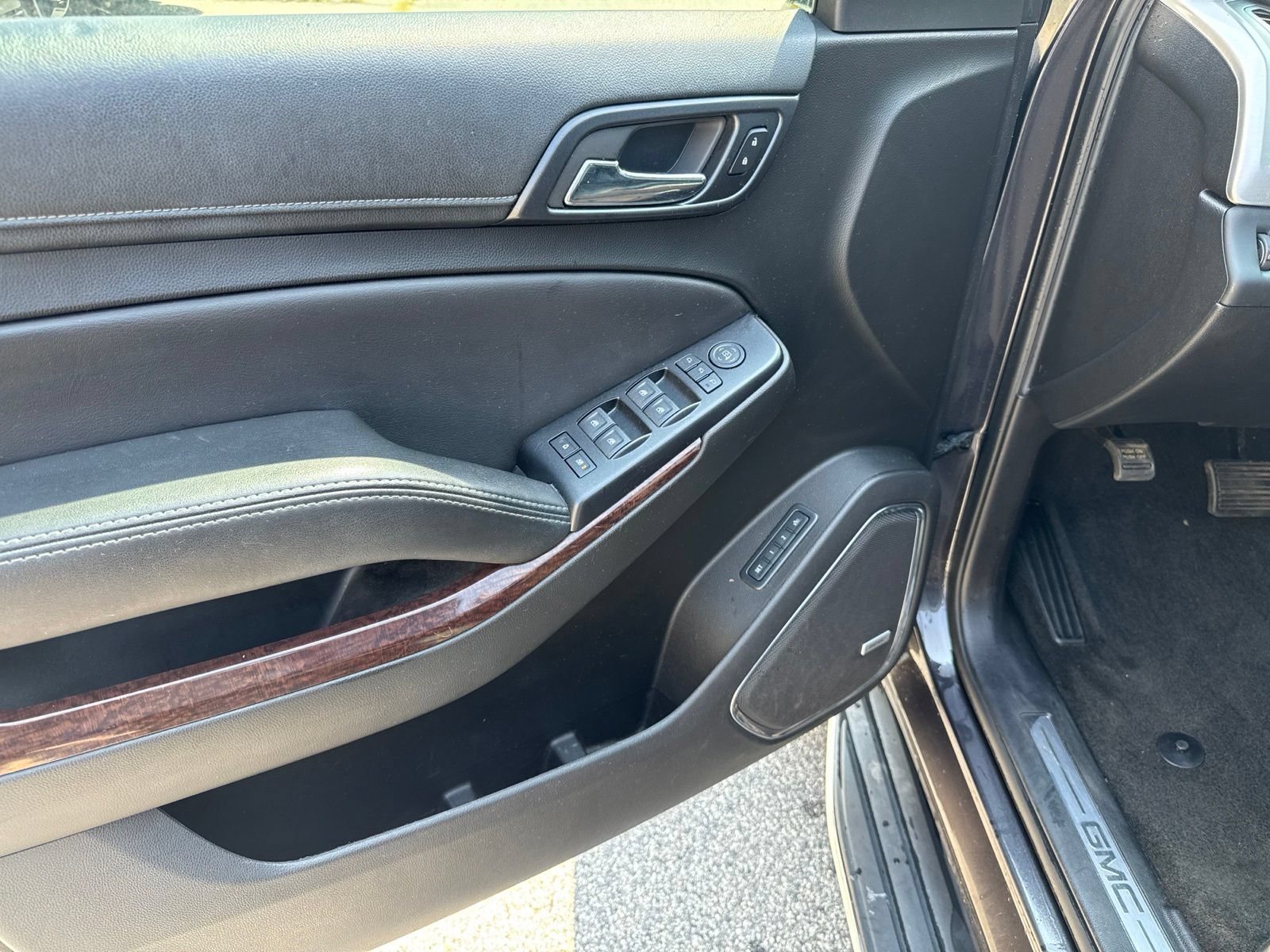 Used 2018 GMC Yukon XL SLT w/ Open Road Package RWD image 13