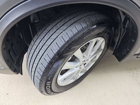 Used 2017 Nissan Rogue SV FWD image 36
