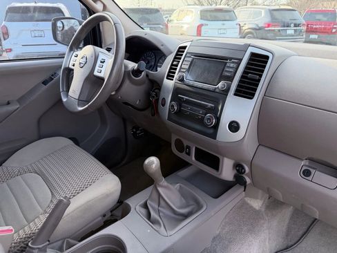 Used 2017 Nissan Frontier SV image 18