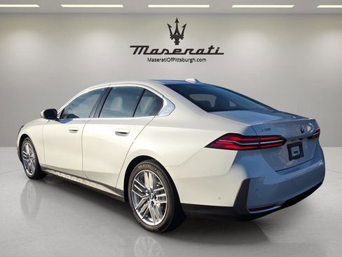 Used 2025 BMW 530i xDrive image 3