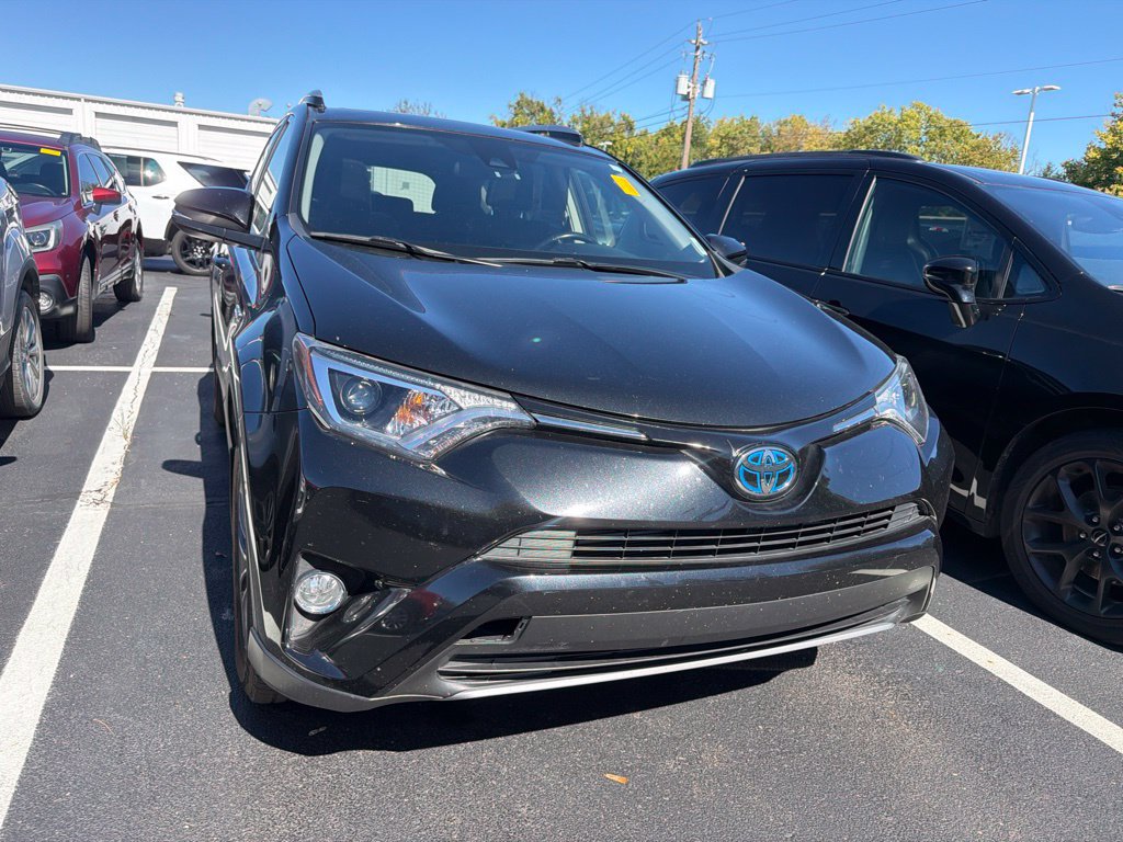 Used 2018 Toyota RAV4 XLE AWD/4WD image 5