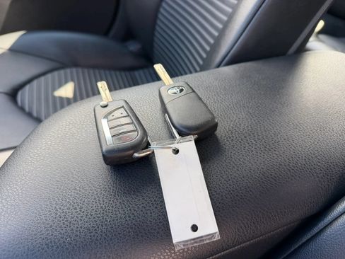 Used 2018 Toyota Camry SE FWD image 28