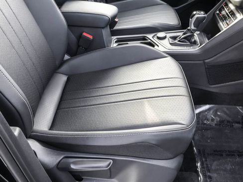 Certified 2024 Volkswagen Tiguan SE image 37