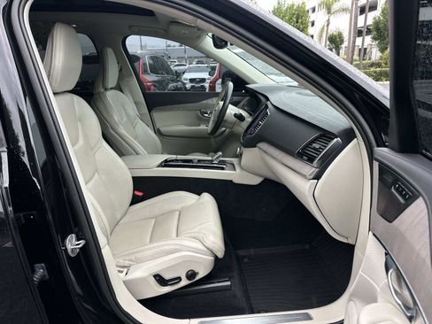Certified 2023 Volvo XC90 T8 Ultimate image 26