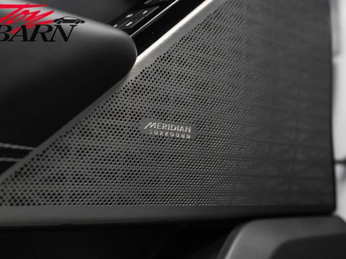 Used 2018 Land Rover Range Rover Velar R-Dynamic HSE image 24