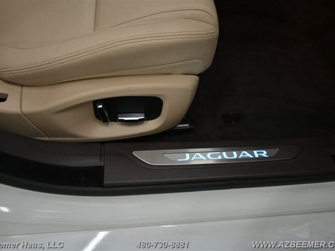 Used 2020 Jaguar XF Premium image 41