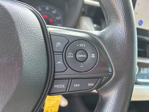 Used 2025 Toyota Corolla LE FWD image 18