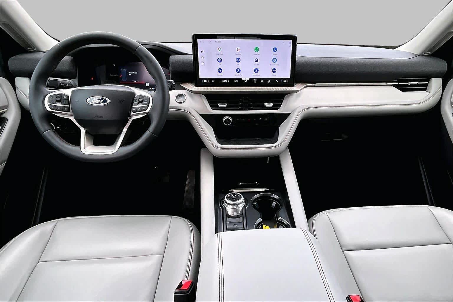 Used 2025 Ford Explorer Active w/ Active Comfort Package RWD image 17