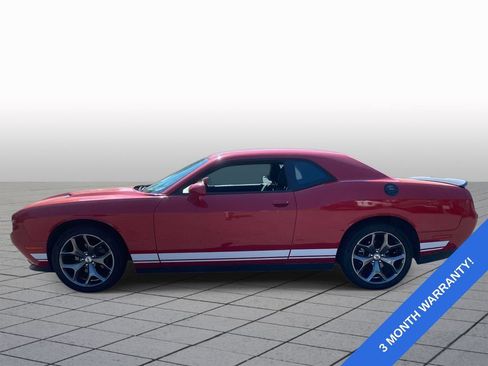 Used 2017 Dodge Challenger SXT RWD image 4