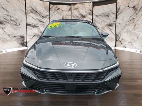 Used 2025 Hyundai Elantra SEL FWD image 3