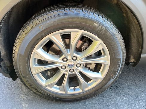 Used 2024 Ford Explorer XLT w/ Equipment Group 202A image 26