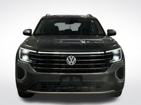 Used 2025 Volkswagen Atlas SE image 2
