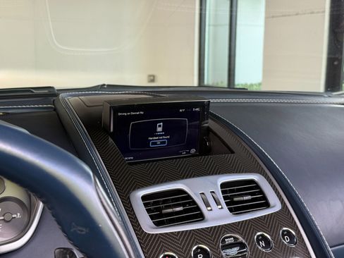 Used 2014 Aston Martin Vanquish Volante RWD image 38