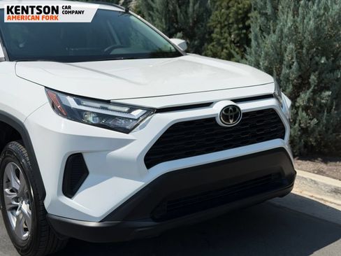 Used 2025 Toyota RAV4 XLE AWD/4WD image 11