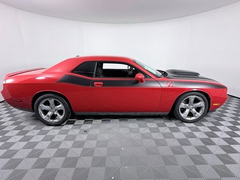 Used 2014 Dodge Challenger R/T image 8