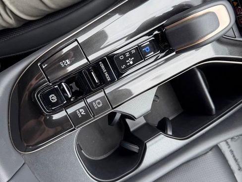 Certified 2025 Toyota Crown Signia AWD/4WD image 11