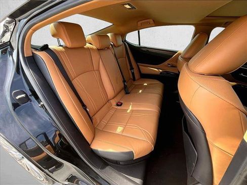 Used 2024 Lexus ES 300h w/ Technology Package FWD image 29