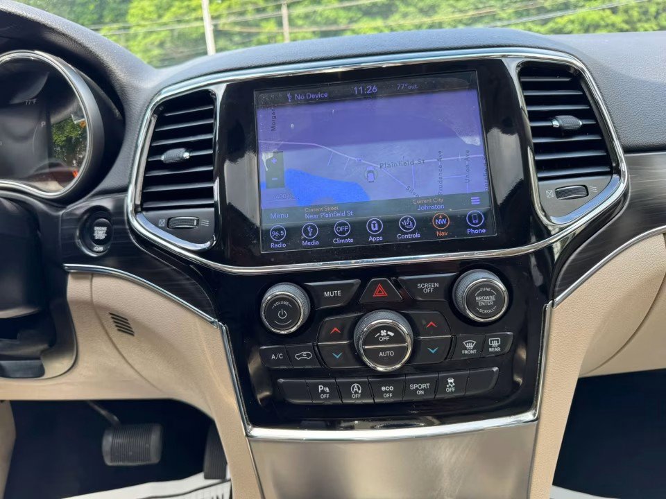 Used 2019 Jeep Grand Cherokee Limited AWD/4WD image 27