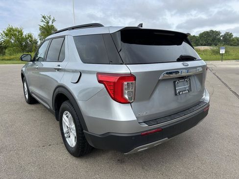 Used 2024 Ford Explorer XLT AWD/4WD image 3