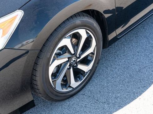 Used 2017 Honda Accord EX-L image 11