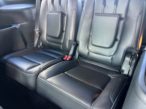 Used 2019 Ford Explorer Limited image 14