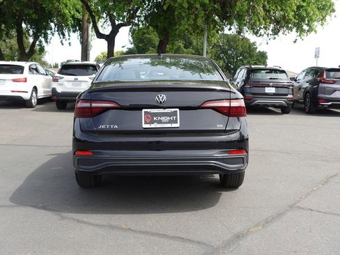 Used 2024 Volkswagen Jetta SE image 9