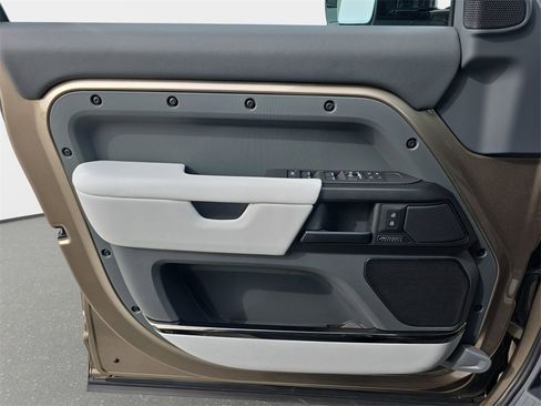 New 2026 Land Rover Defender 110 OCTA image 27