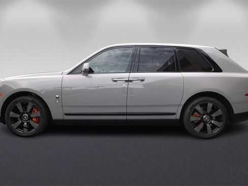 Used 2022 Rolls-Royce Cullinan w/ Dark Exterior Package image 6