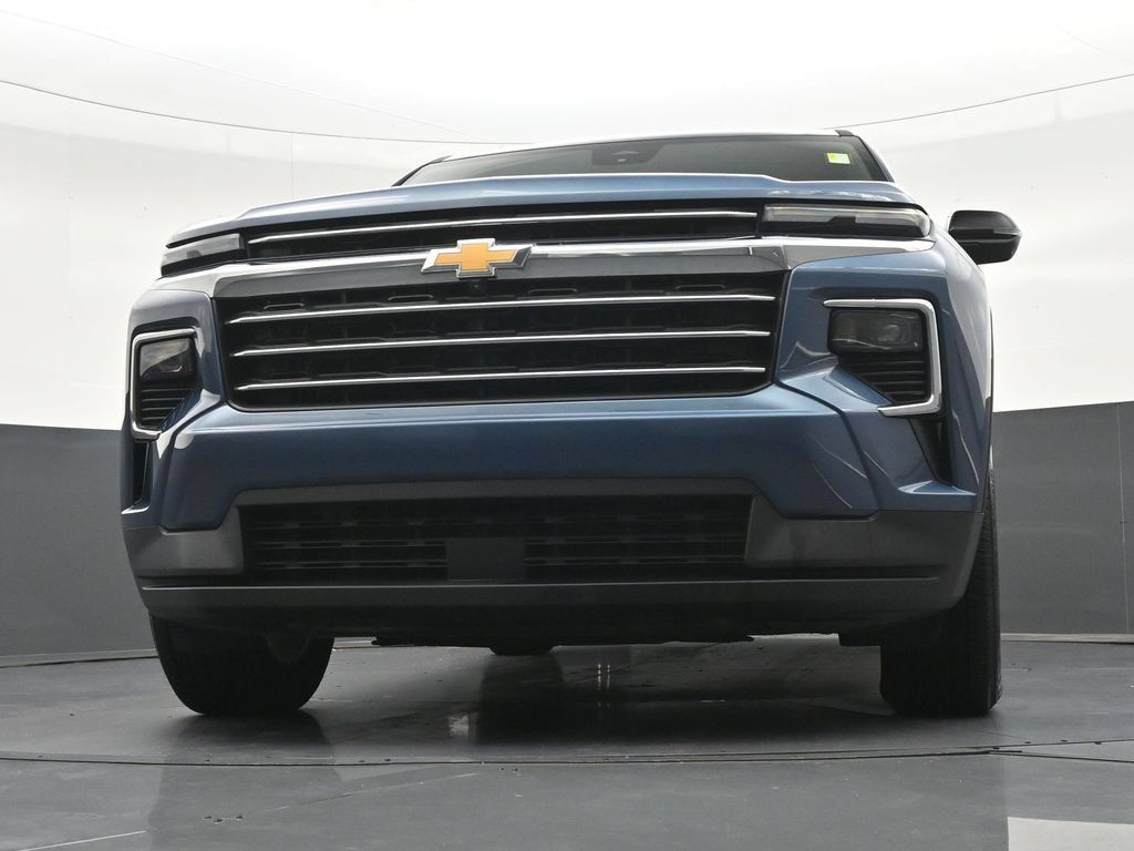 Used 2025 Chevrolet Traverse LT w/ Driver Confidence Package FWD image 36