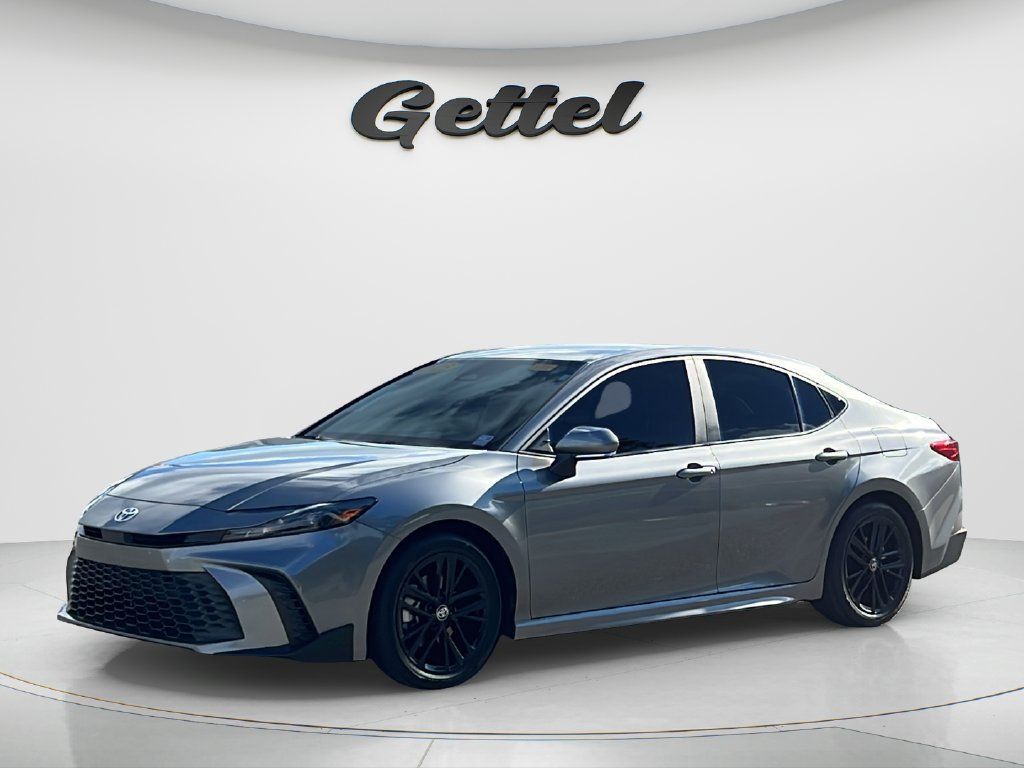Used 2025 Toyota Camry SE FWD image 1