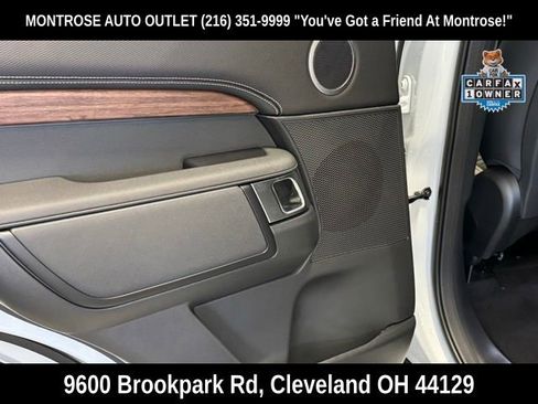 Used 2024 Land Rover Discovery Dynamic SE image 25