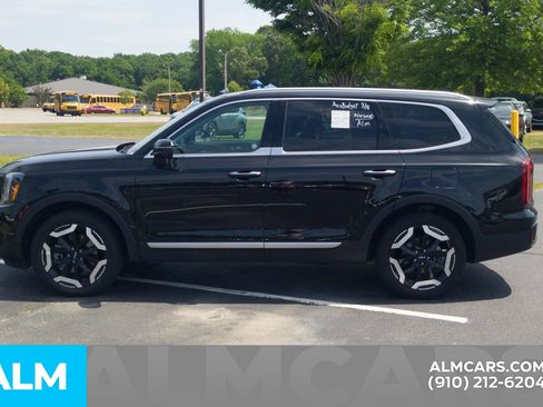 Used 2025 Kia Telluride S FWD image 12