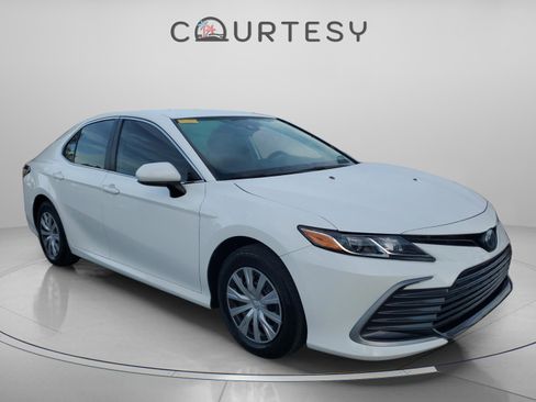 Used 2023 Toyota Camry LE image 6