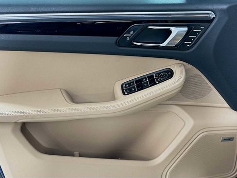 New 2026 Porsche Macan image 11