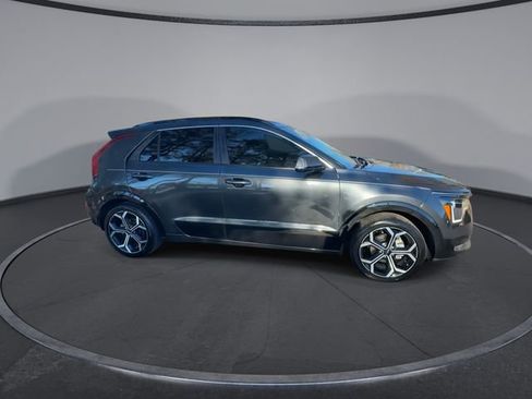 Used 2024 Kia Niro EX Touring image 17