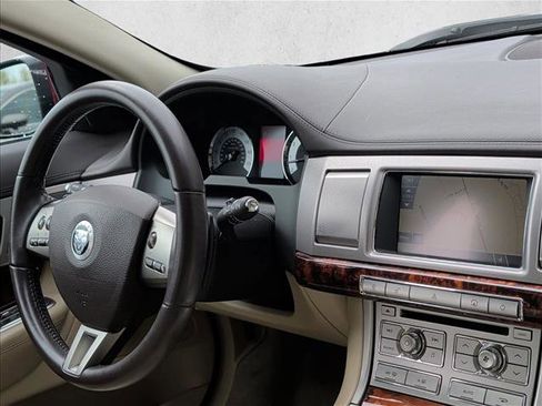 Used 2010 Jaguar XF Premium RWD image 22