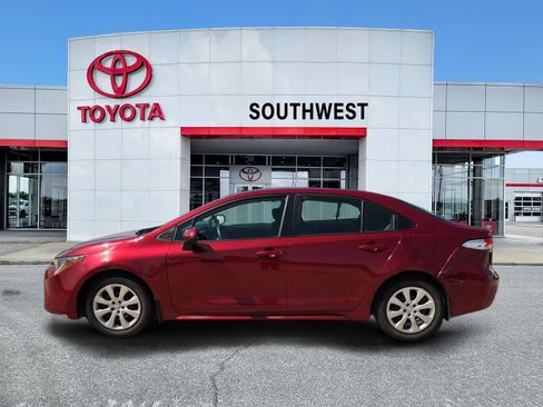 Used 2024 Toyota Corolla LE FWD image 3