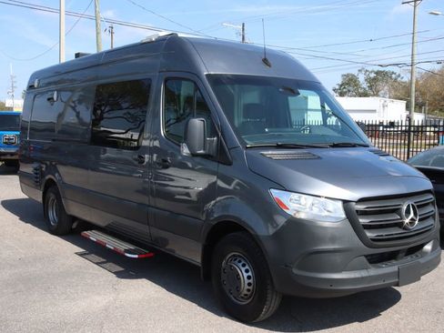 Used 2022 Mercedes-Benz Sprinter 4500 w/ Parking Package image 7