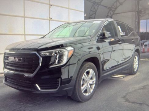 Used 2024 GMC Terrain SLE FWD image 2