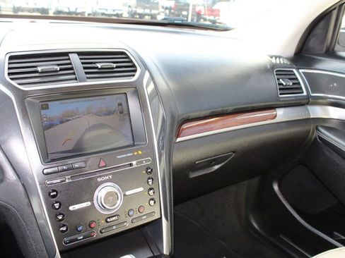 Used 2017 Ford Explorer Platinum image 35