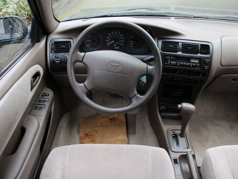 Used 1997 Toyota Corolla DX image 16