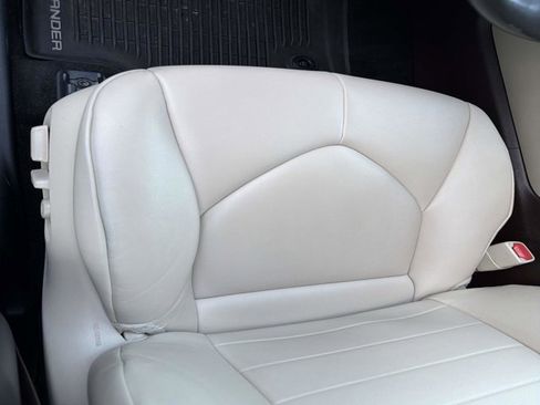 Used 2020 Toyota Highlander XLE AWD/4WD image 9