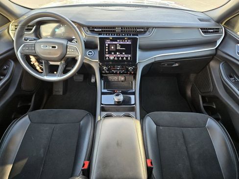 Used 2024 Jeep Grand Cherokee Altitude image 14