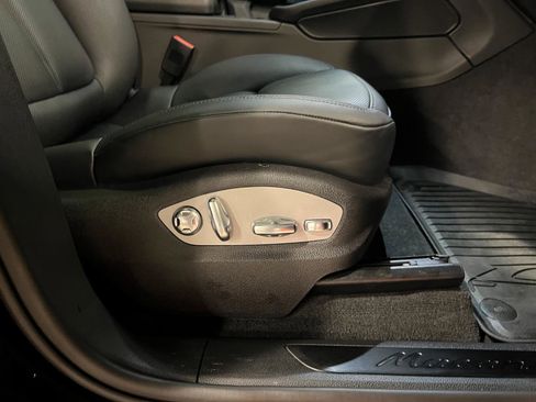 Used 2024 Porsche Macan GTS image 40
