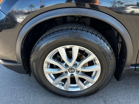 Used 2019 Nissan Rogue SV FWD image 11
